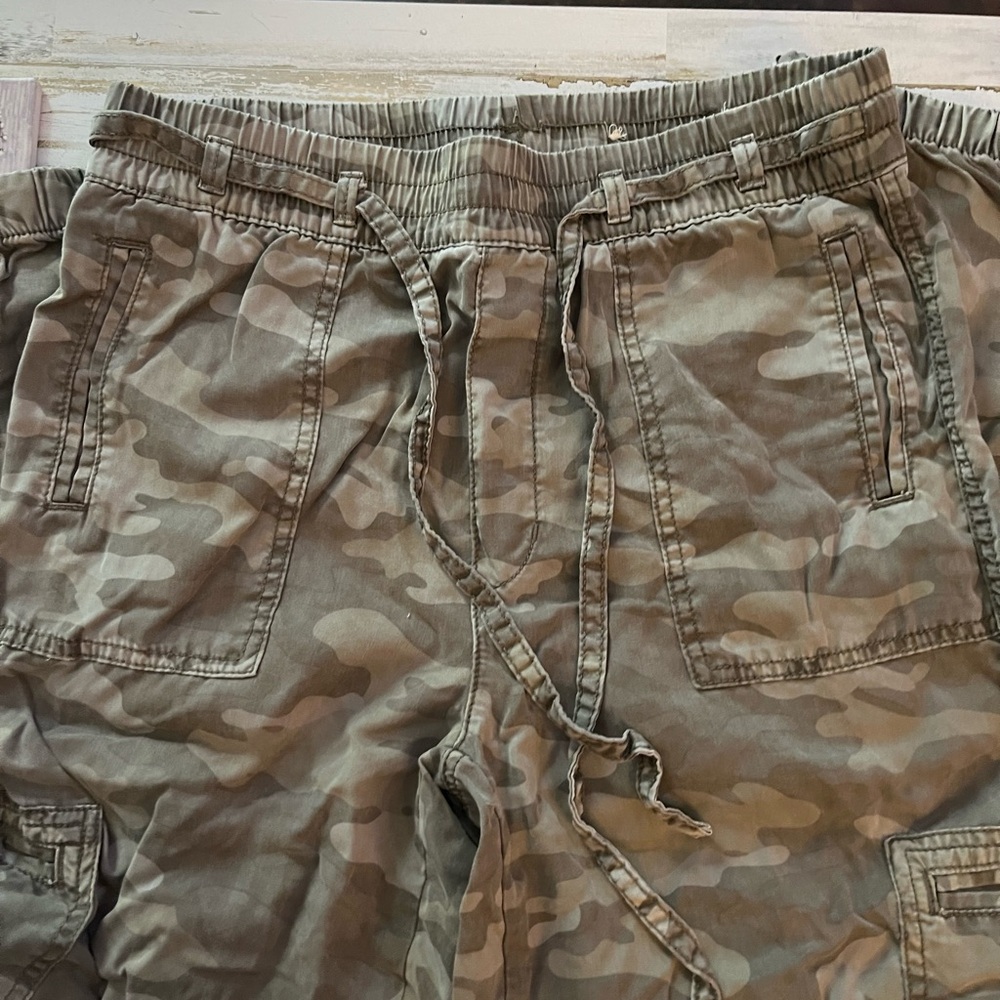 American Eagle camouflage joggers with drawstring